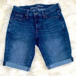 Universal Thread Women’s Mid Rise Bermuda